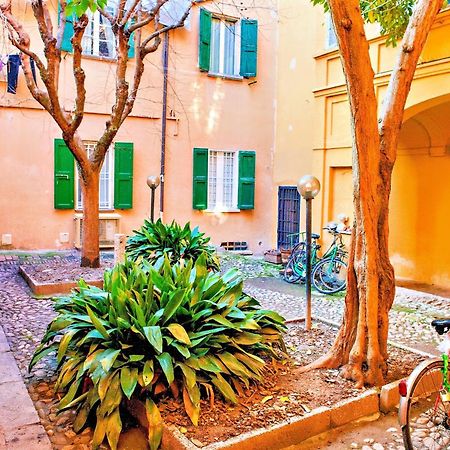 Elegant And Modern Loft In Medieval Bologna Buitenkant foto