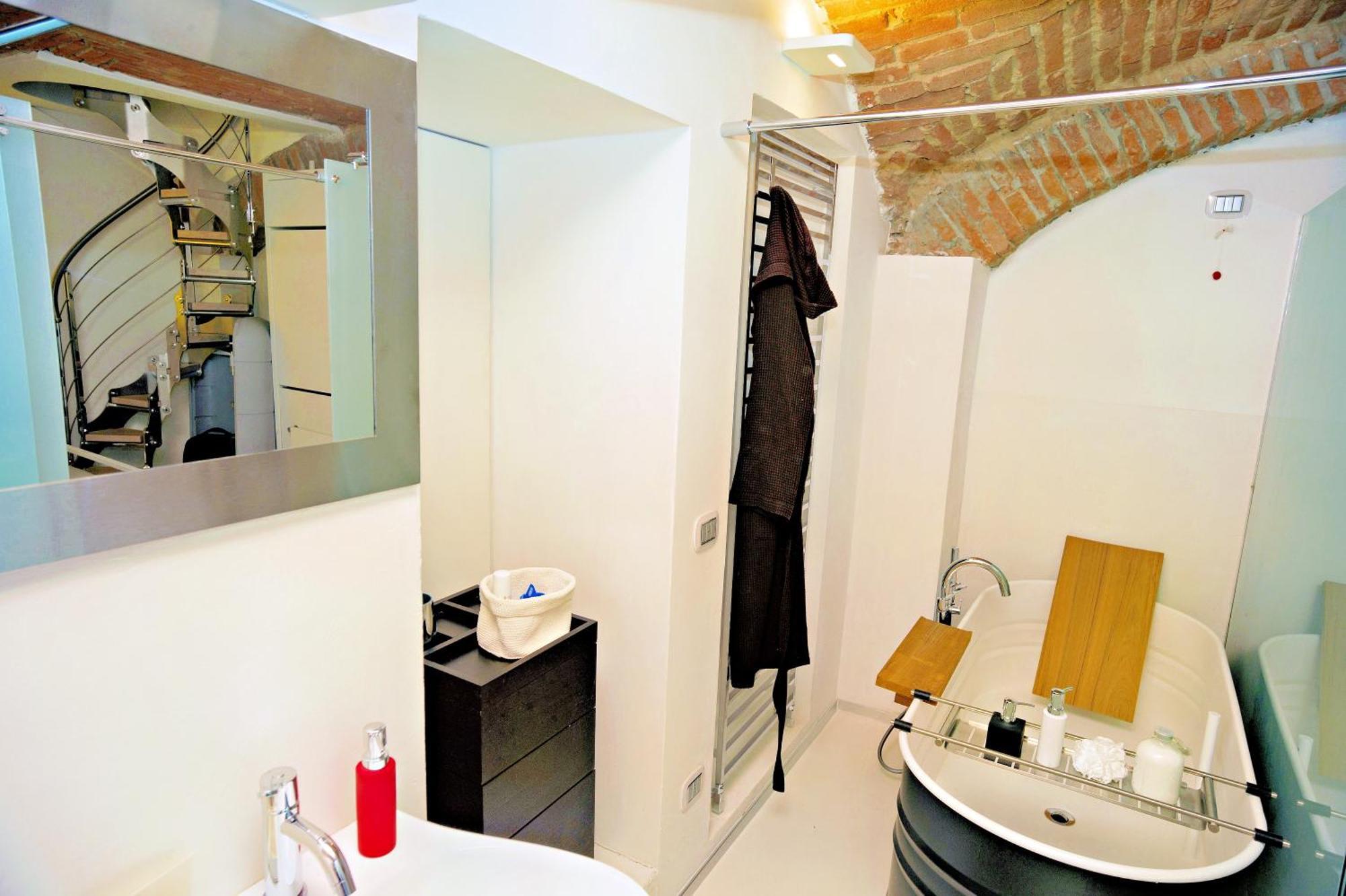 Elegant And Modern Loft In Medieval Bologna Buitenkant foto